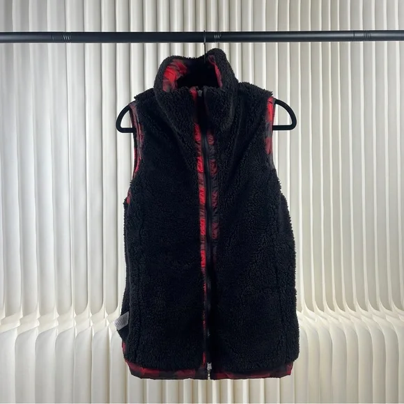 Talbots Women’s Red and Black Buffalo Plaid Primaloft Sherpa Vest - Picture 9 of 16
